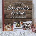 K10004 Schwarzwaldkochbuch mit Kochfigur Oberkelner