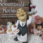 K10005 Schwarzwaldkochbuch mit Kochfigur Kellner