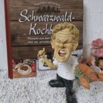 K10006 Schwarzwaldkochbuch mit Kochfigur Courmetkoch