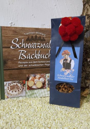 BB10004 Schwarzwald Backbuch mit Heidelbeertee und Bollenhut