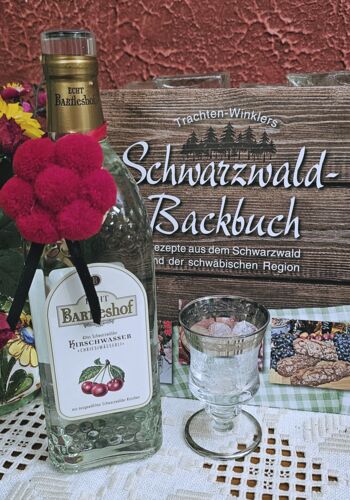 BB10005 Schwarzwald Backbuch mit Schwarzwälder Kirschwasser 5 Jahre gelagert