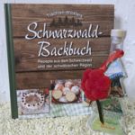 BB10009 Schwarzwald Backbuch mit Schwarzwälder Kirschwasserbäumle 40%voll 100ml