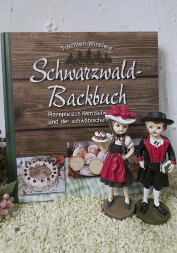 BB10017 Schwarzwald Backbuch mit Schwarzwaldpaar