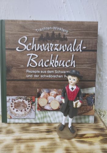 BB10018 Schwarzwald Backbuch mit Schwarzwald-Bub