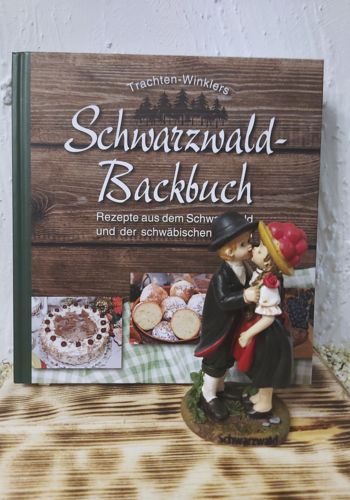BB10024 Schwarzwald Backbuch mit Schwarzwald-Paar knutschend