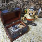 SK1007 Schatzkiste mit Pirat "Joly Bär"