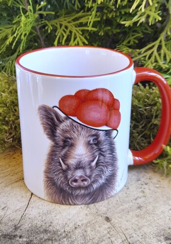 ST131 Schwarzwaldtasse "Bollenhut-Wildschwein" roter Rand