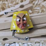 KMÄ1002 Klammer mit Mäskle Hexe gelb