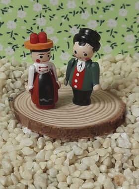 Miniatur Schwarzwaldpaar "Titisee" Holzfiguren