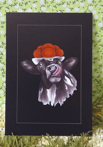 PK1005 Postkarte Schwarzwald Kuh Fanny mit Zunge und Bollenhut