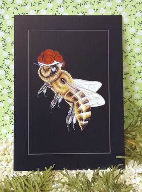 Postkarte Schwarzwald Biene mit Bollenhut