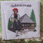 SV1003 Schwarzwälder Serviettenring rot mit Servietten
