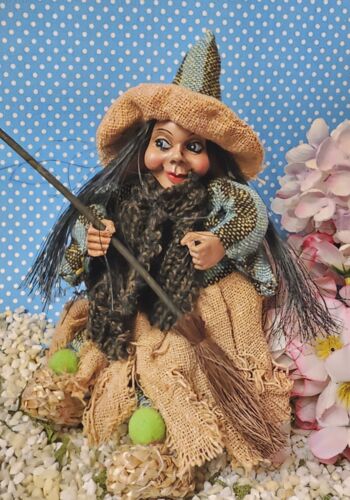 HE1005 Hexen Rottweil mit Strohschuhen