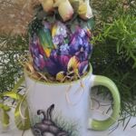 OST1005 Hasentasse mit edlem Deko-Osterei blautöne