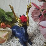 DH10003 Hirsch Hirschsprung liegend Bollenhut blau-gold