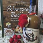 SCHL1001 Schwarzwald Backbuch Kirschtorten-Likör und Bollenhut