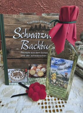 Schwarzwald Backbuch mit Honig-Williams-Schnäpsle 350ml und Bollenhut