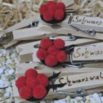 KLM1008 Klammer mit Bollenhut aus Filz und Wolle