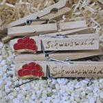 KLM1009 Klammer mit Schwarzwälder Bollenhut