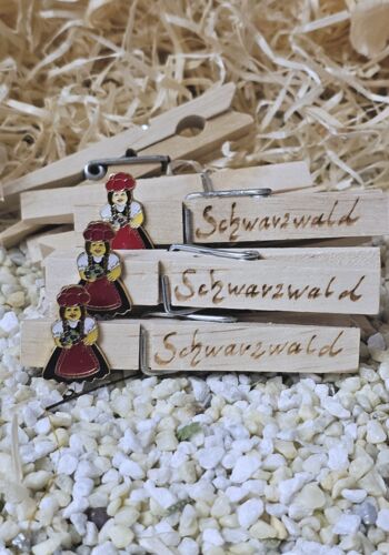 KLM1010 Klammer mit Schwarzwaldmarie