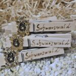 KLM1012 Klammer mit Schwarzwälder Kuckucksuhr