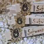 KLM1012 Klammer mit Schwarzwälder Kuckucksuhr