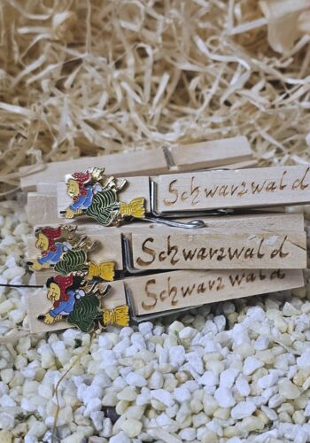 KLM1017 Klammer mit Schwarzwaldhexe