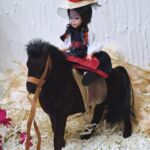 SPF1003 Pferd mit edler Schwarzwaldpuppe Mariele