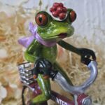 GLF2002 Glücksfrosch Fahrradfahrer mit rotem Fahrrad