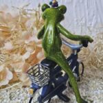 GLF2003 Glücksfrosch Fahrradfahrer mit blauem Fahrrad