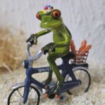 GLF2006 Glücksfrosch Bäcker mit Fahrrad
