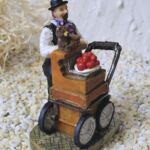 ORG1001 Orgelspieler Rudi mit rotem Bollenhut