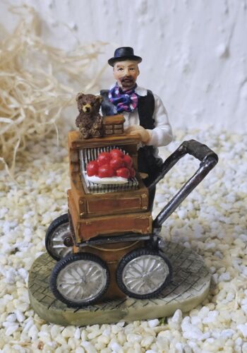 ORG1001 Orgelspieler Rudi mit rotem Bollenhut