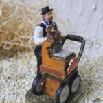 ORG1005 Orgelspieler Rudi mit Bollenhut