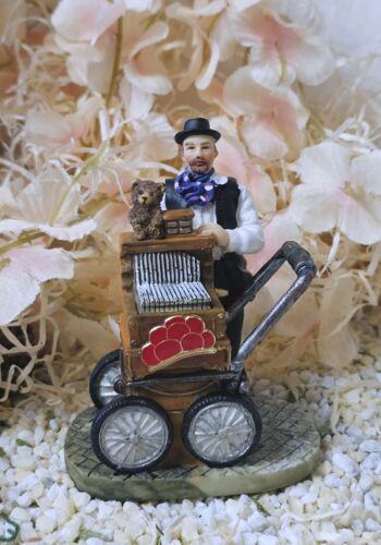 ORG1005 Orgelspieler Rudi mit Bollenhut