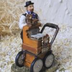 ORG1007 Orgelspieler Rudi mit Schwarzwaldpaar