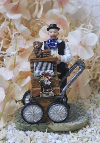 ORG1007 Orgelspieler Rudi mit Schwarzwaldpaar