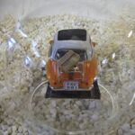 GLF1056 Edelglasflasche mit BMW Isetta mit Gepäck