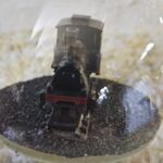 GLF1062 Edelglasflasche mit Dampflokomotive