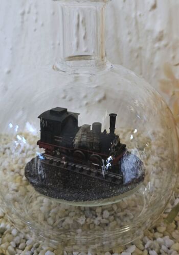 GLF1062 Edelglasflasche mit Dampflokomotive