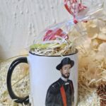 GT1002 Tasse Schwarzwälder mit Marzipan Bollenhut