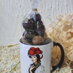 GT1004 Tasse Schwarzwald-Mariele mit 200 gramm Trüffelpralinen gemischt