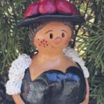 TF1005 Tonfigur Schwarzwälderin dunkel