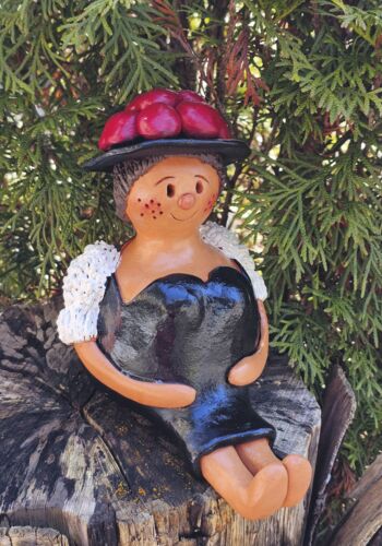 TF1005 Tonfigur Schwarzwälderin dunkel