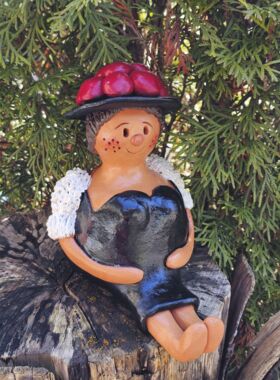 Tonfigur Schwarzwälderin dunkel