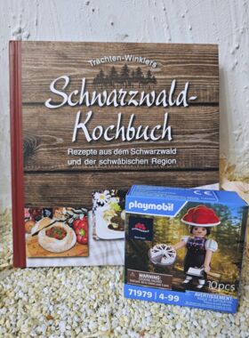 Schwarzwälder Kochbuch mit Playmobil Schwarzwaldmarie
