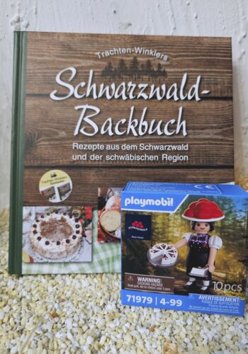 SB1001 Schwarzwälder Backbuch mit Playmobil Schwarzwaldmarie
