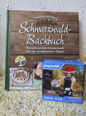 Schwarzwälder Backbuch mit Playmobil Schwarzwaldmarie