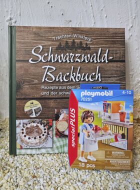 Schwarzwälder Backbuch mit Playmobil Konditorin Eismacherin