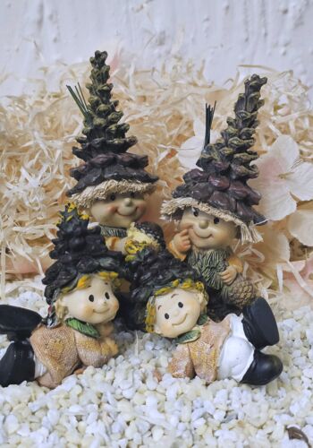 SCHW1101 Wichtelfamilie 2 Erwachsenen Wichtel 2 Kinderwichtel liegend